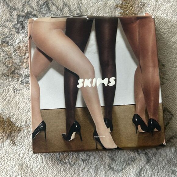 NIB SKIMS full control tight XS - Picture 1 of 5